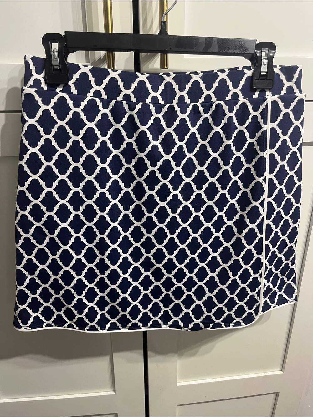 Navy & White Geometric Print Active Skort
